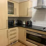 Stylish 2br In Centre With Town Hall Views *