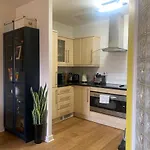 Stylish 2br In Centre With Town Hall Views *