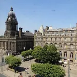 Stylish 2br In Centre With Town Hall Views Apartment *