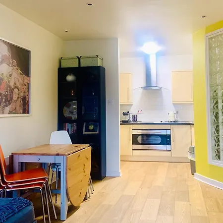 Stylish 2br In Centre With Town Hall Views * Leeds (West Yorkshire)