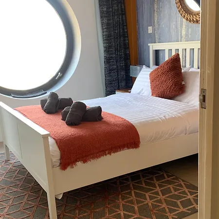 Leeds Centre Luxury 2 Bed Sleeps 6 Fantastic Views