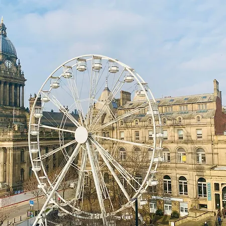 Stylish 2br In Centre With Town Hall Views Leeds (West Yorkshire)