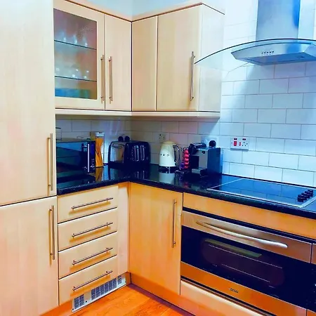 Stylish 2br In Centre With Town Hall Views * Leeds (West Yorkshire)