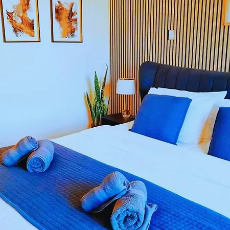Stylish 2br In Centre With Town Hall Views Lägenhet *