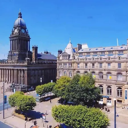 Stylish 2br In Centre With Town Hall Views Leeds (West Yorkshire)