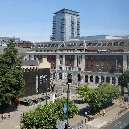 Leeds Centre Luxury 2 Bed Sleeps 6 Fantastic Views Apartment *
